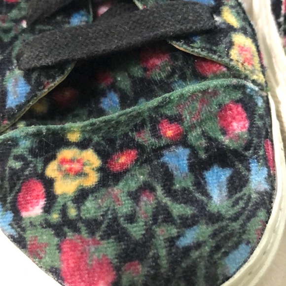 Velvety Floral Sneakers Sz 8 - Picture 8 of 9